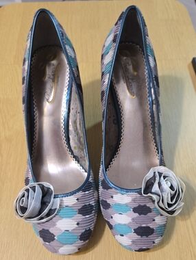 Poetic License Teal Black Gray Floral Rose Accent Pumps